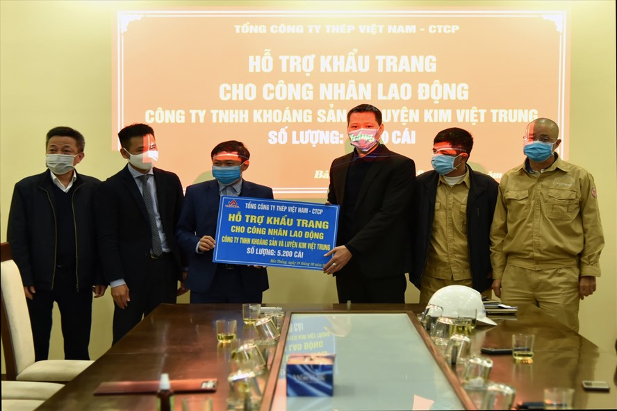 Tổng Công ty Thép Việt Nam chi gần 500 triệu đồng mua khẩu trang tặng người lao động