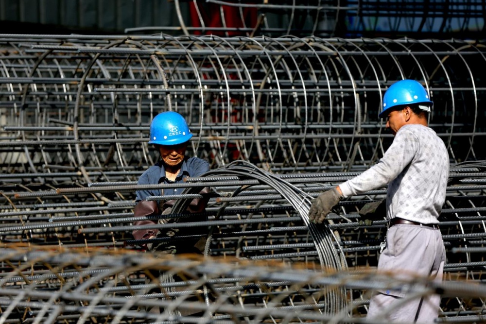 Giá thép xây dựng hôm nay (13/10) tiếp tục tăng sau khi Đường Sơn yêu cầu giảm một nửa sản lượng thép