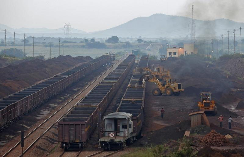 Giá thép xây dựng hôm nay (12/11): Giá thép giao sau và quặng sắt giảm trước nhu cầu suy yếu