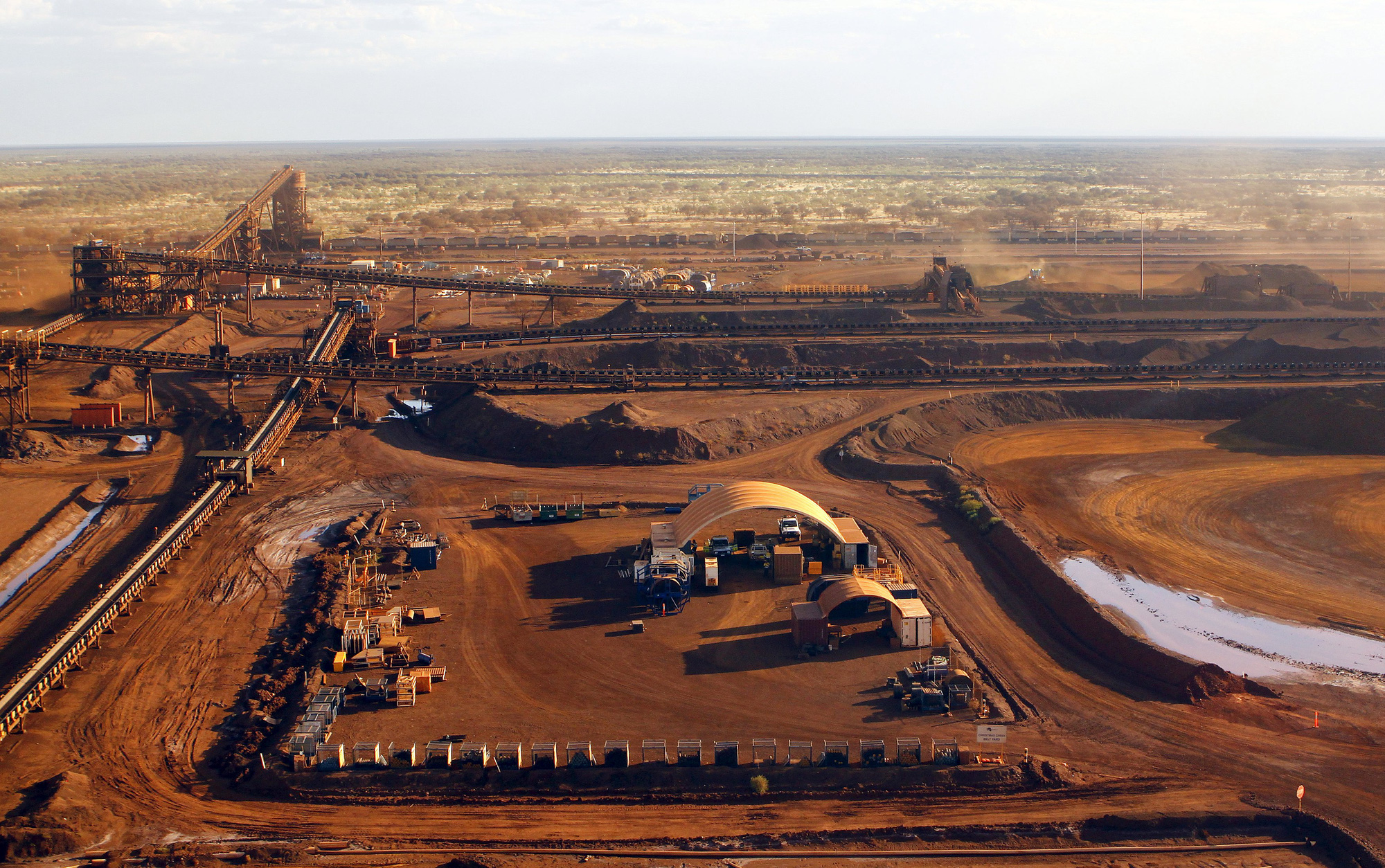 Giá thép xây dựng hôm nay (20/11): Giá quặng sắt phục hồi khi giá thép kéo dài đà tăng