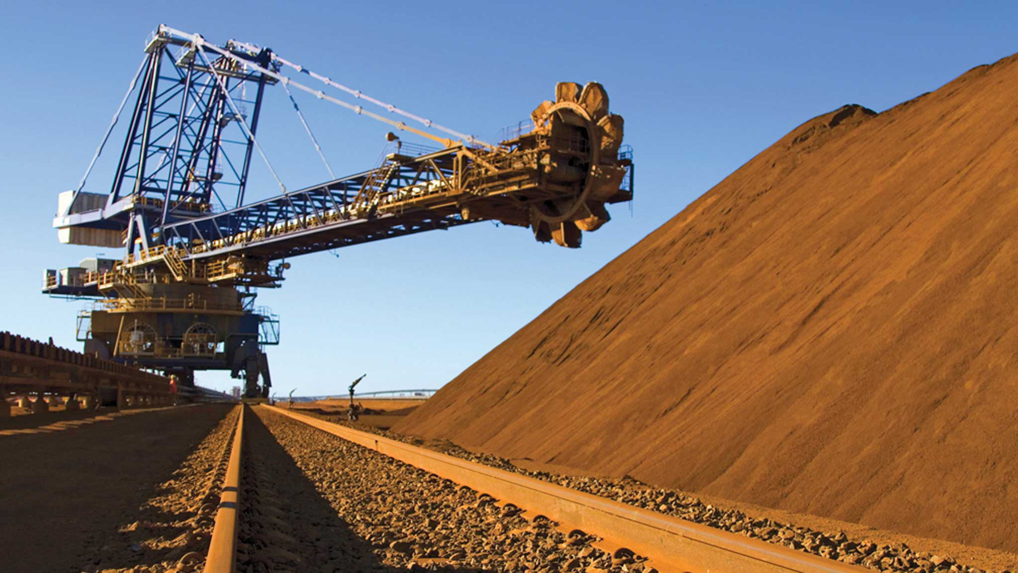 Giá thép xây dựng hôm nay (31/12): Giá quặng sắt giảm trước giao dịch ảm đạm