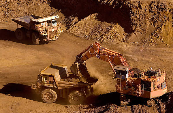 Giá thép xây dựng hôm nay (22/4): Giá quặng sắt sụt giảm khi lo ngại nguồn cung dư thừa