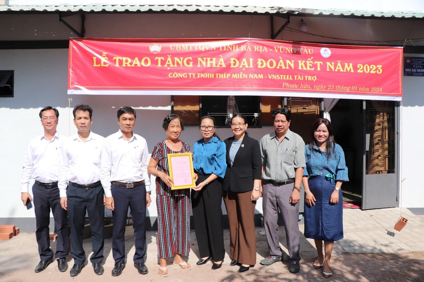 Thép Miền Nam-VNSTEEL trao nhà đại đoàn kết cho hộ nghèo tại tỉnh Bà Rịa  Vũng Tàu