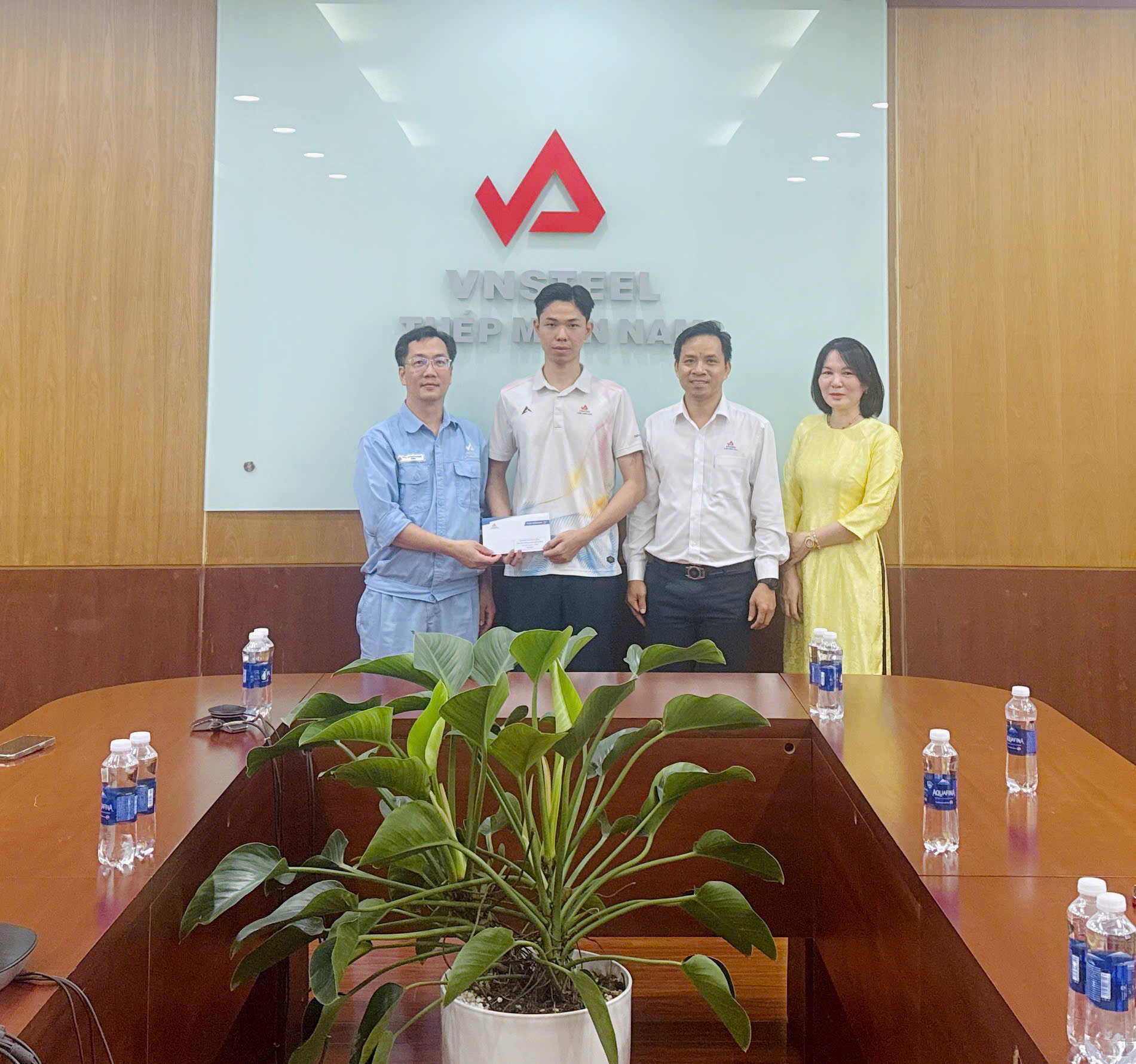 SSCV trao tặng quà công nhân thực hiện nghĩa vụ quân sự năm 2026