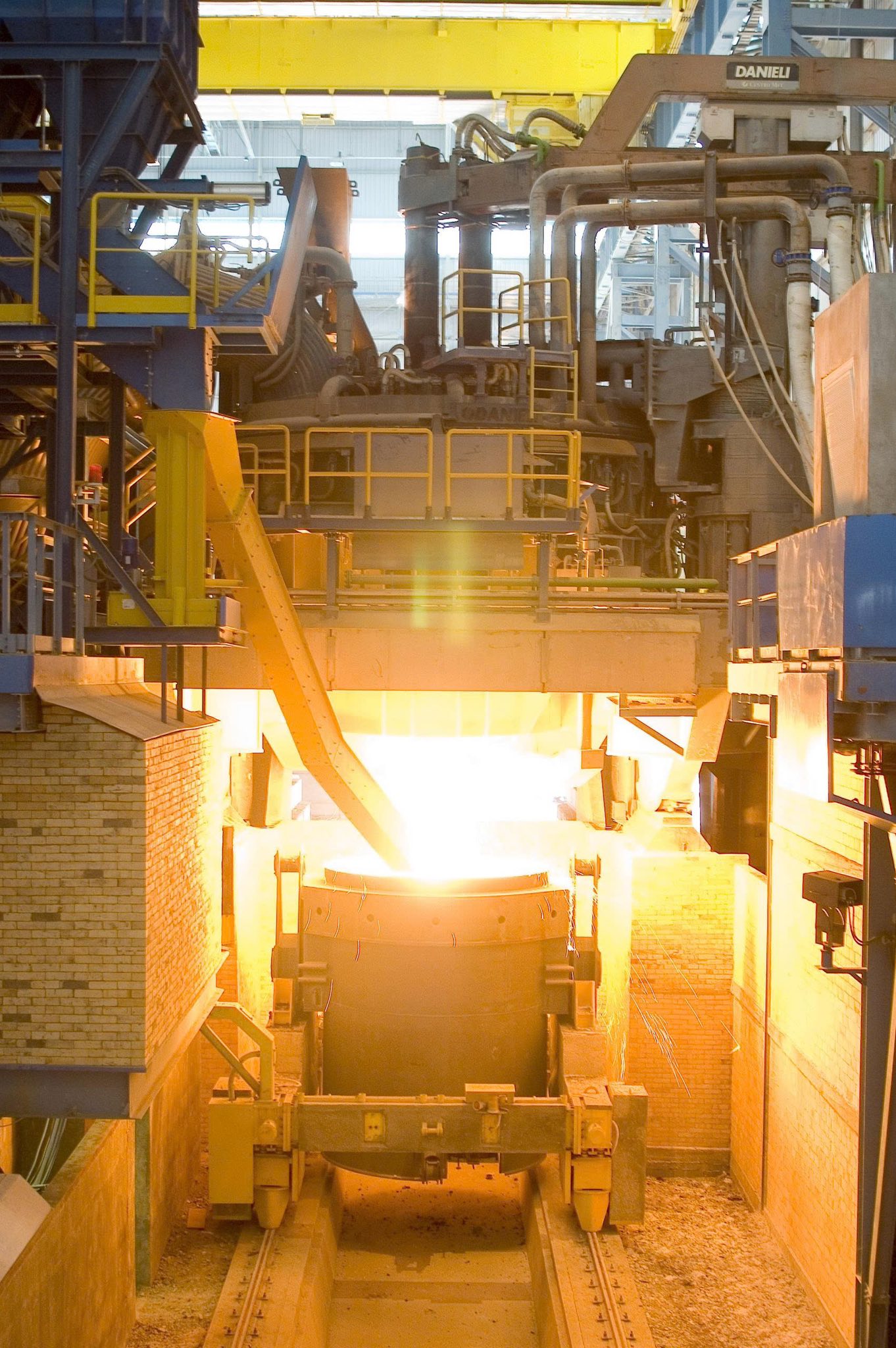 Gương mặt thầm lặng phía sau những thanh thép - Kỳ 2