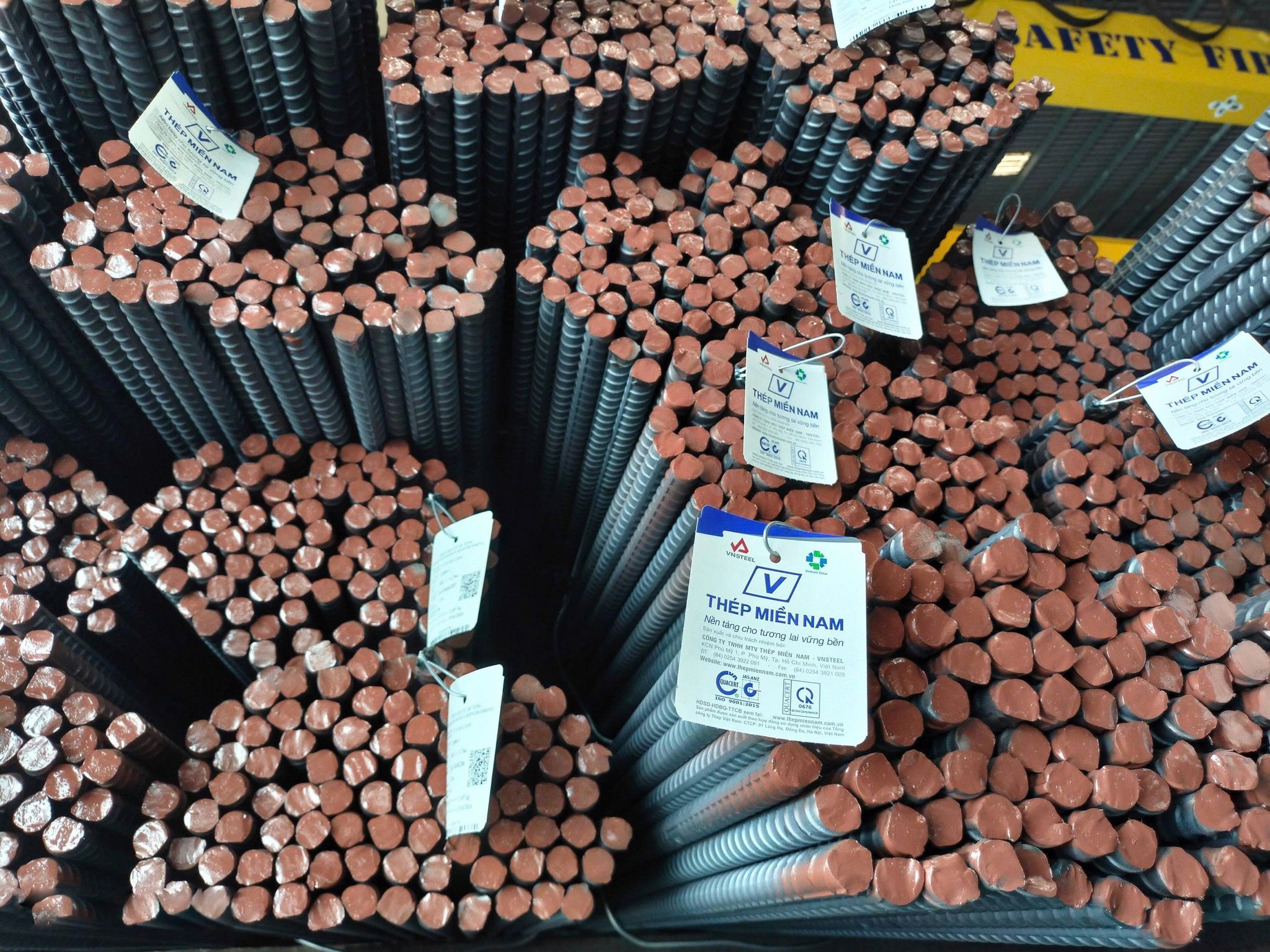 Thép Miền Nam /V/ chia sẻ nguồn hàng giao ra thị trường phía Bắc, đảm bảo nguồn cung cho các tổng thầu truyền thống và dự án khắp cả nước