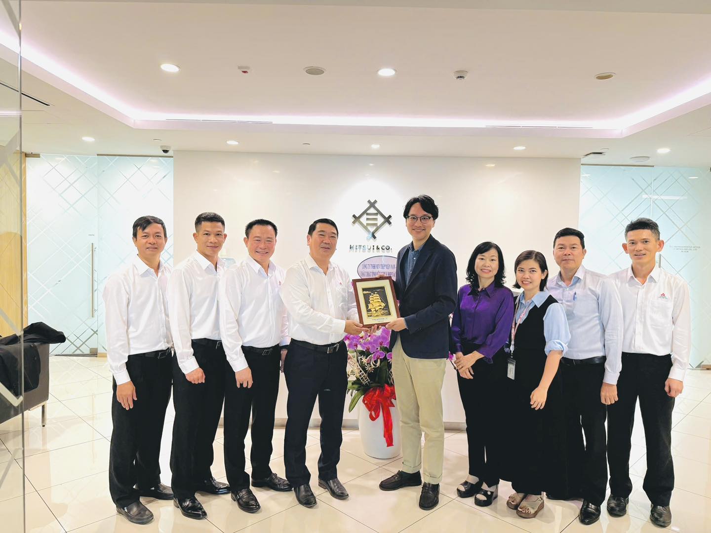 Những cái bắt tay giữa Sài Gòn và giấc mơ “Thép Xanh”