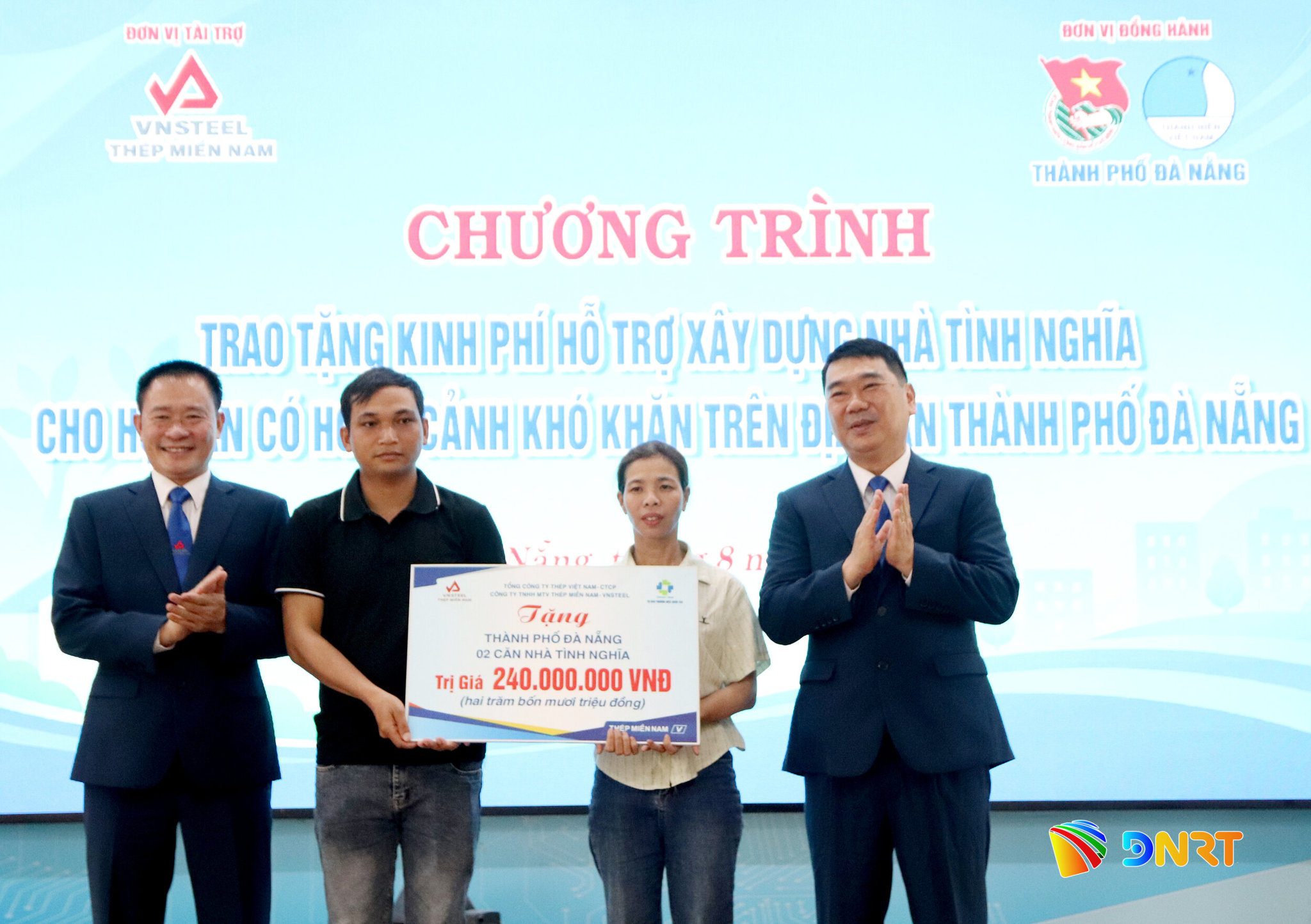 Hỗ trợ 240 triệu đồng xây nhà tình nghĩa cho 2 hộ dân có hoàn cảnh khó khăn