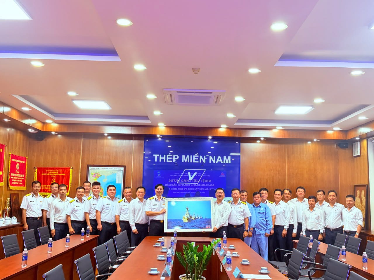 [THẮM TÌNH QUÂN DÂN] Thép Miền Nam – VNSTEEL đón tiếp Lữ Đoàn 167 Hải Quân đến thăm và làm việc
